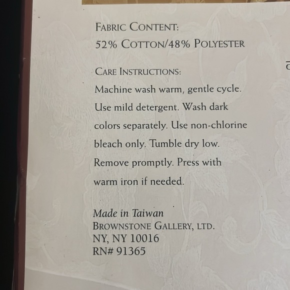 Linens n Things Damask Table Cloth - Picture 5 of 5